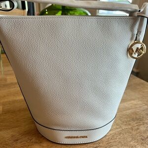 MICHAEL KORS Townsend leather Medium Bucket Bag NWT purse optic white w/gold